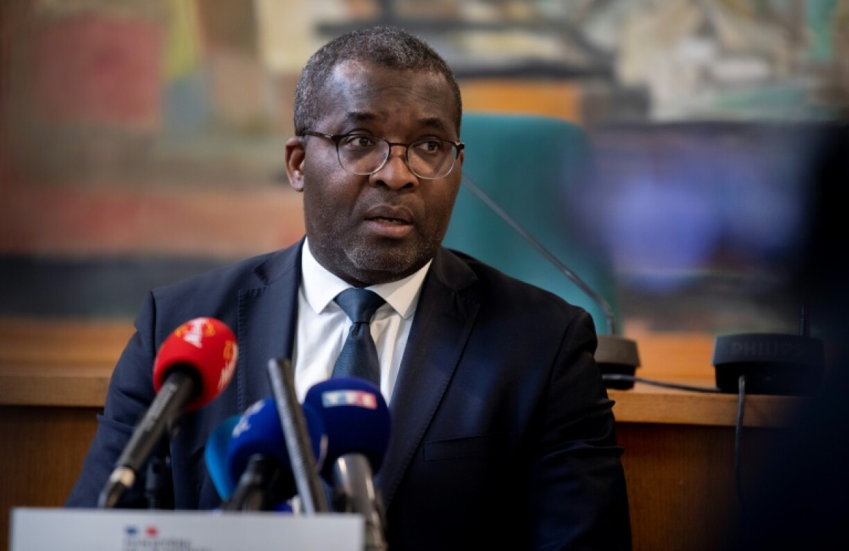 Le procureur de la République de Brest, Camille Miansoni, lors d'une conférence de presse, après la découverte du corps calciné d'Héléna Cluyou, le 11 février 2023