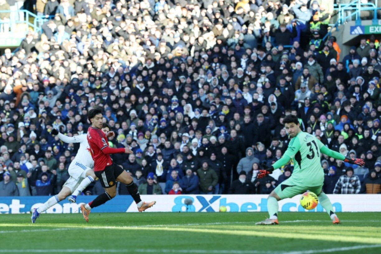 Le milieu de terrain américain de Leeds Brenden Aaronson (à gauche) a ouvert le score contre Manchester United en match de Premier League, le 4 janvier 2026 à Leeds