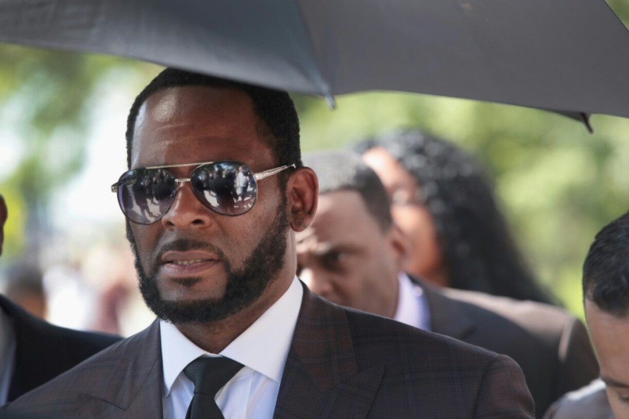 Le chanteur R. Kelly lors d'une audience d'un procès en 2019.