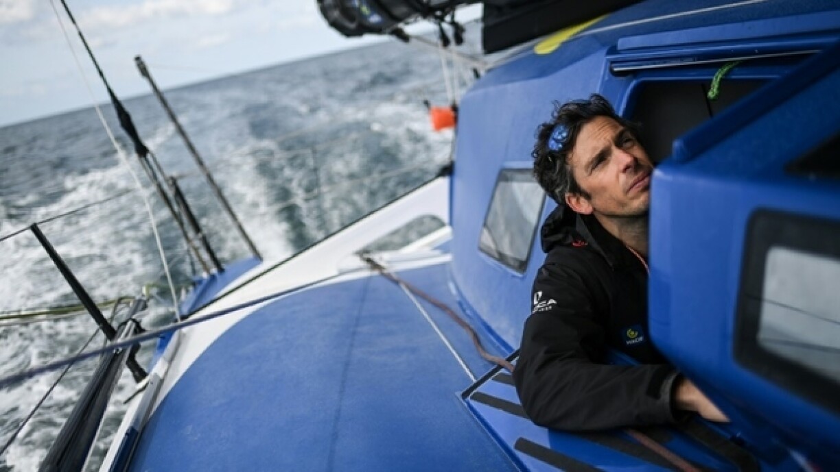 Le navigateur français Charlie Dalin à bord de son Imoca Macif, le 22 avril 2024 à Lorient (Morbihan)