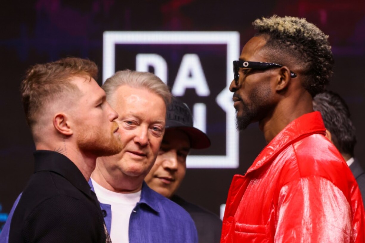 Mexico's Canelo Alvarez (L) and Cuba's William Scull will lock horns in Riyadh this weekend