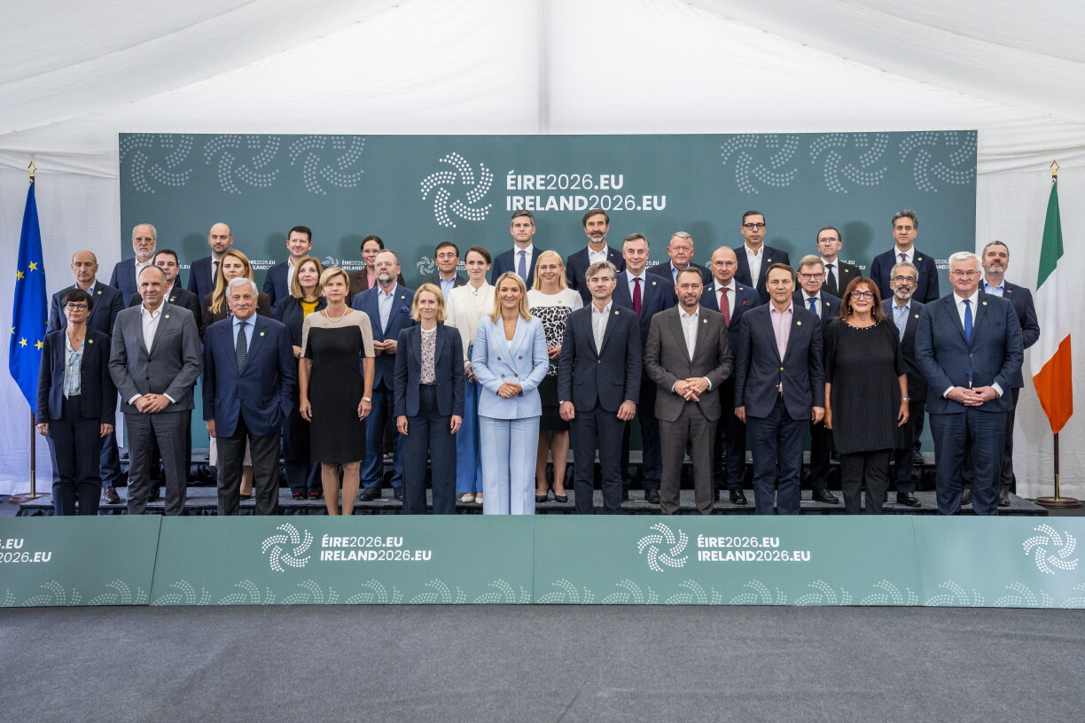 Gruppebild vun den EU-Ausseministeren um informellen Treffen an Irland
