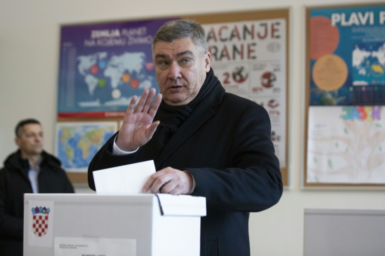 Zoran Milanovic casting his vote in Zagreb on Sunday