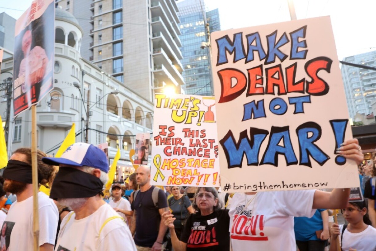 Des Israéliens manifestent à Tel-Aviv pour appeler à conclure un accord permettant la libération des otages retenus à Gaza, le 15 août 2024