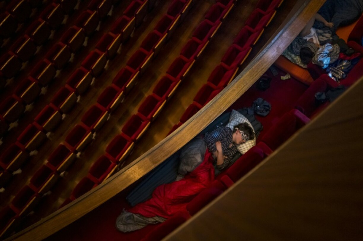 The opera boxes are the best place to sleep