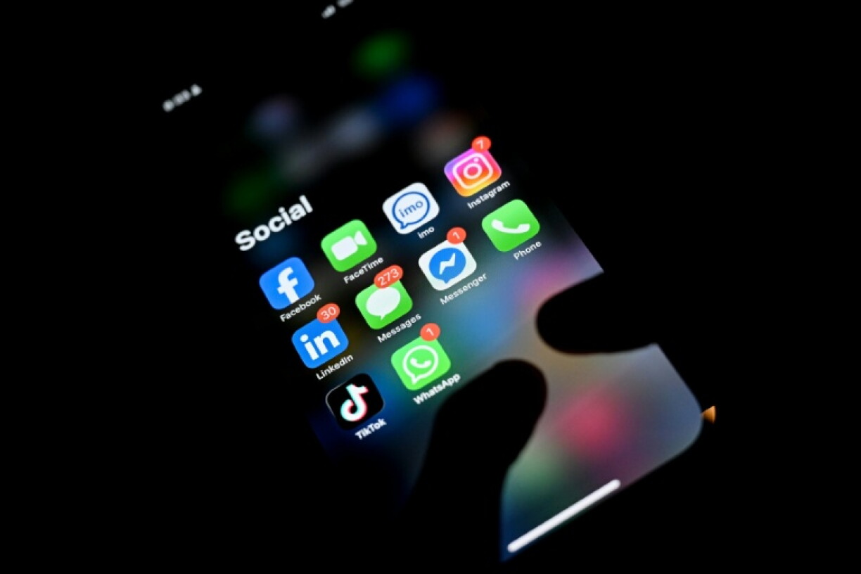 Pouvoir joindre son enfant par téléphone tout en le protégeant des écrans : face aux volontés parfois contradictoires de nombreux parents, des acteurs de la tech, des télécoms aux fabricants de smartphones, proposent désormais des offres dédiées aux plus jeunes