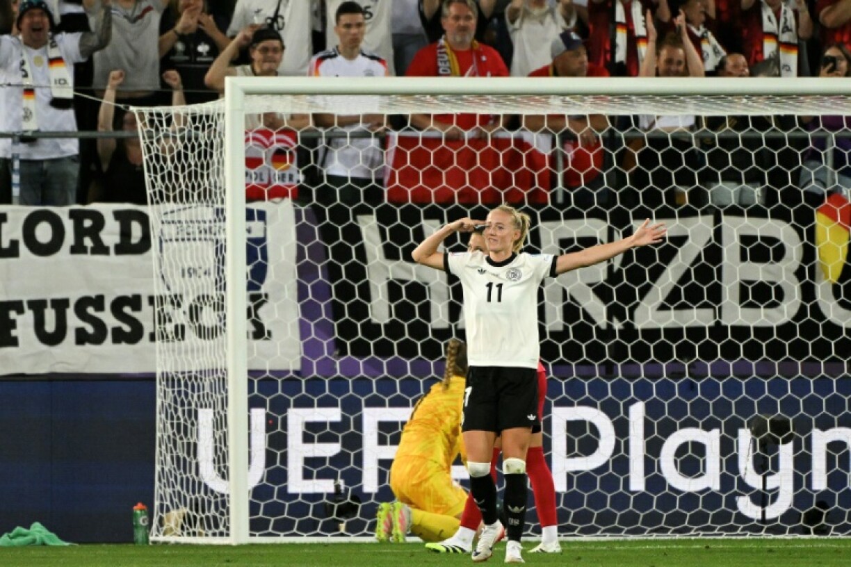 Lea Schueller (C) celebrates scoring Germany's second goal against Poland at Women's Euro 2025