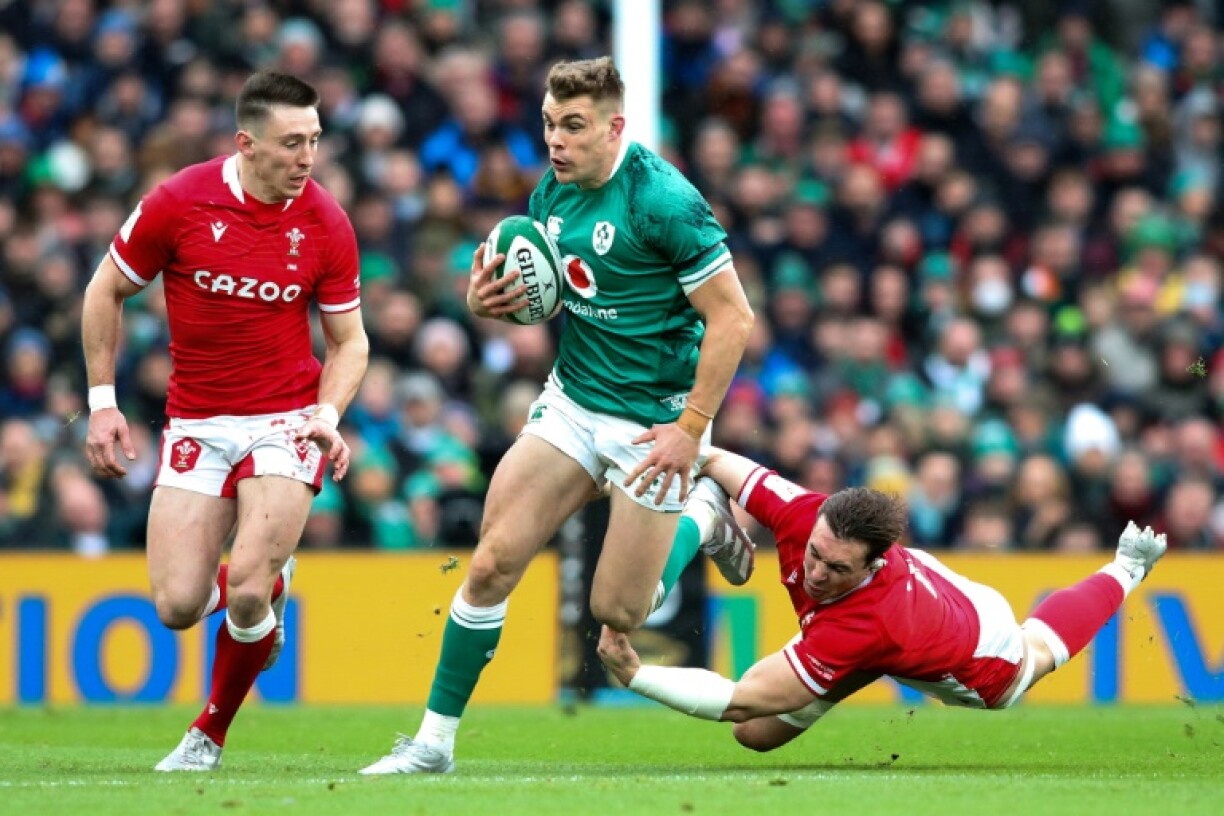 Le centre irlandais Garry Ringrose (balle ne main) très en vue lors du succès du XV de Trèfle face aux Gallois à Dublin, le 5 février 2022
