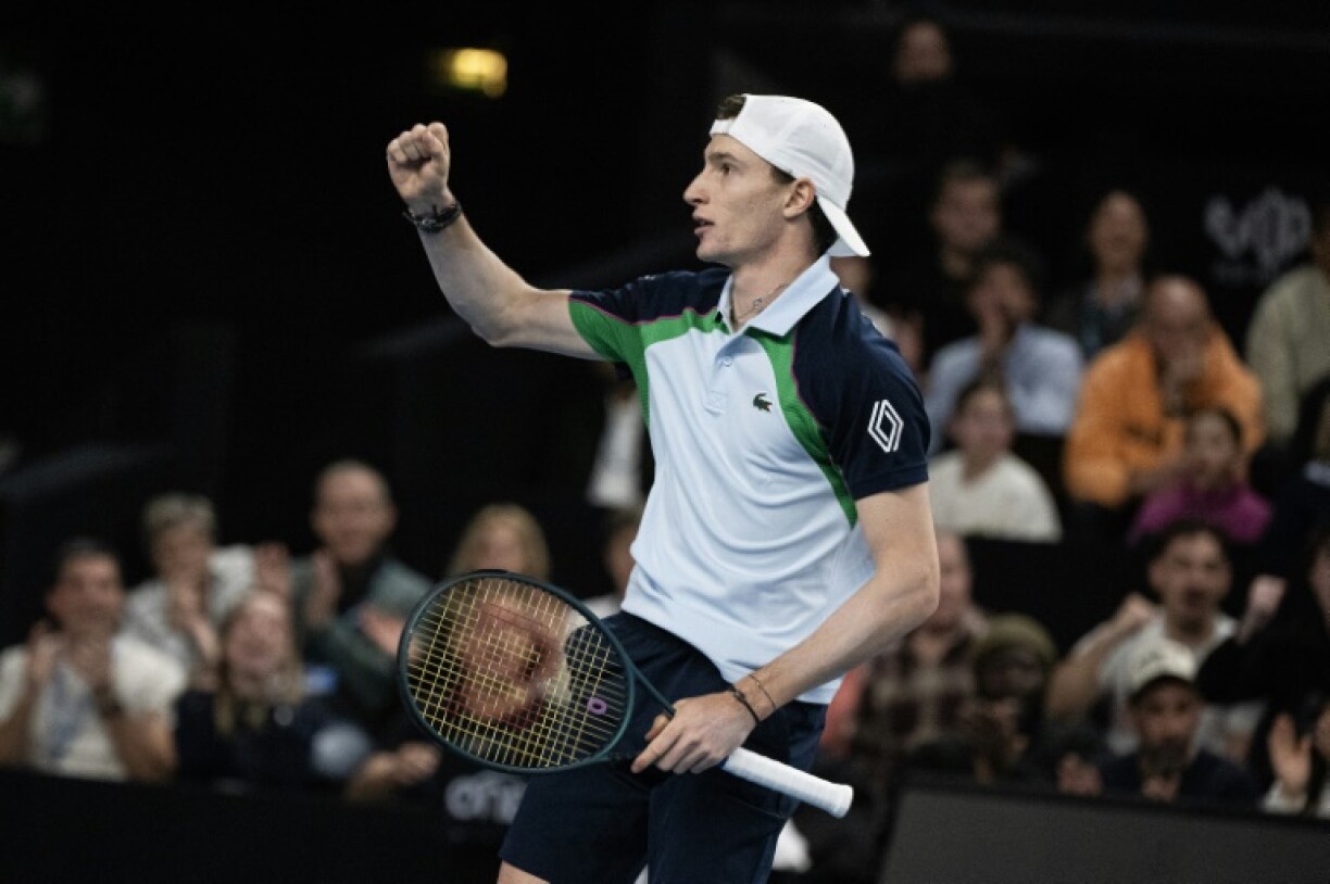 Back-to-back: Ugo Humbert on his way to victory over Hamad Medjedovic in the Marseille Open final