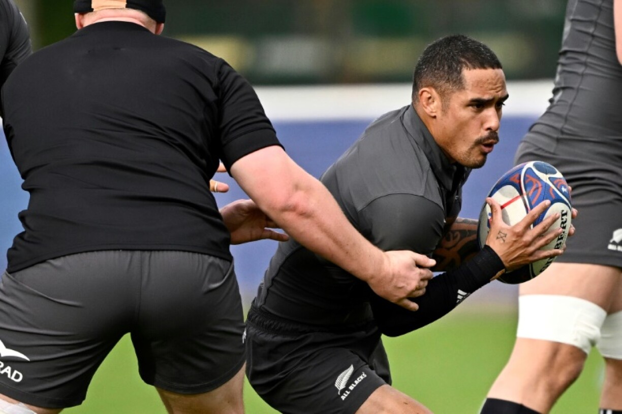 Le demi de mêlée des All Blacks Aaron Smith à l'entraînement le 26 octobre 2023 à Rueil-Malmaison près de Paris