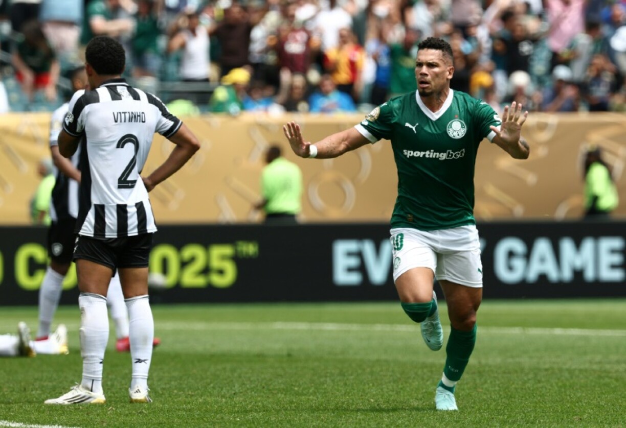 Paulinho sets off in celebration after scoring the extra-time winner for Palmeiras against Brazilian rivals Botafogo
