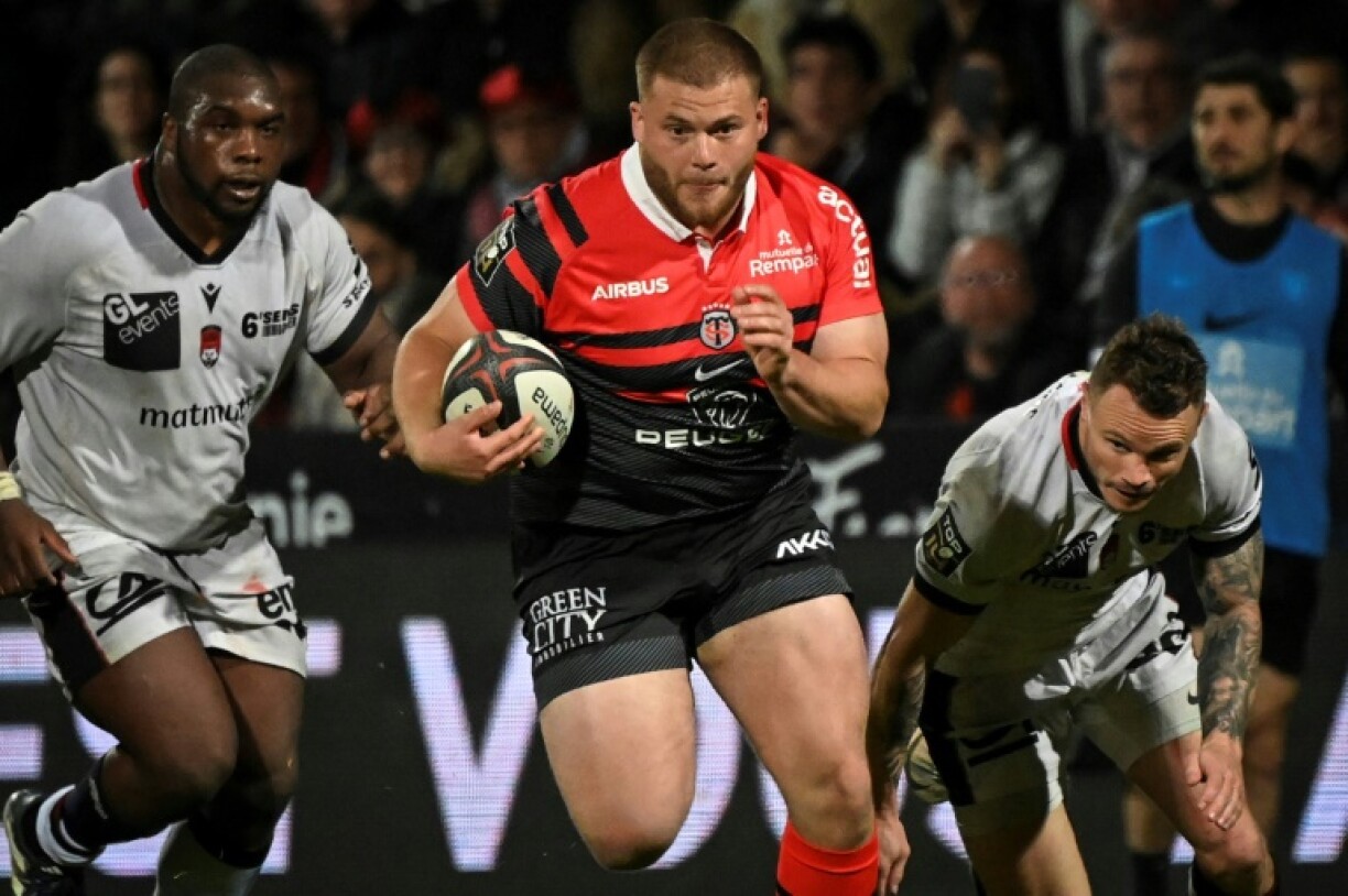 Paul Mallez (C) played two season for France under-20s