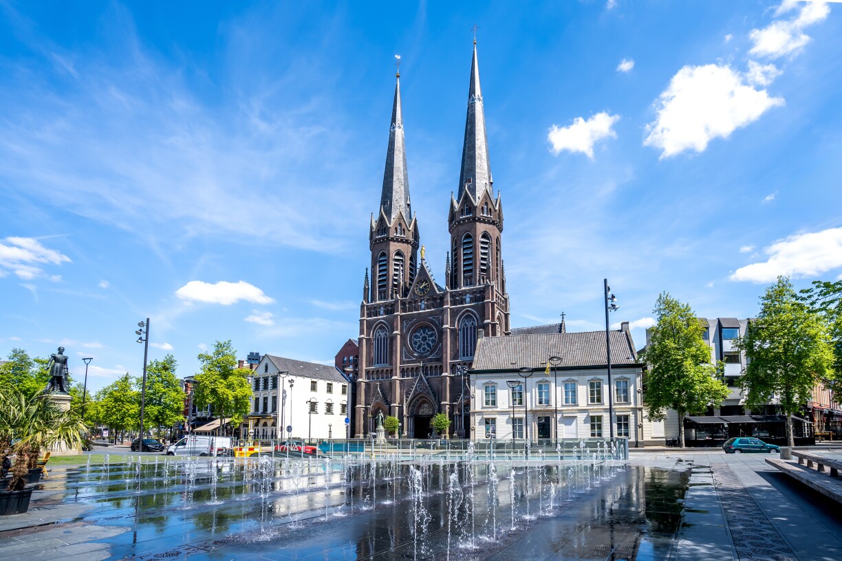 The Heuvelse church, also known as the Sint-Jozefkerk is dedicated to Saint Joseph, the patron saint of workers.