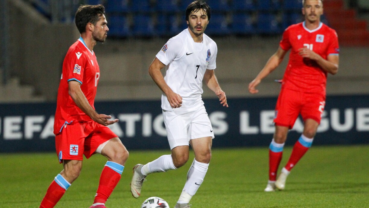 De Mica Pinto am Asaz mat der FLF-Formatioun (lénks).