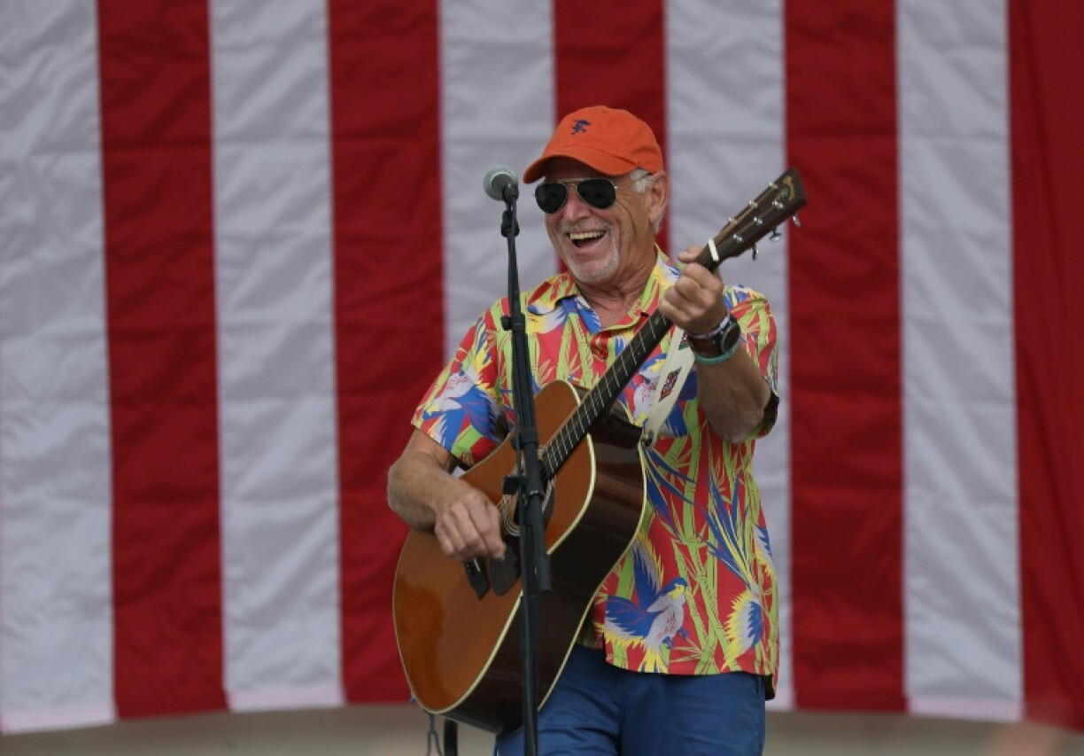 Le chanteur américain Jimmy Buffett sur scène le 3 novembre 2018 à West Palm Beach (Floride)