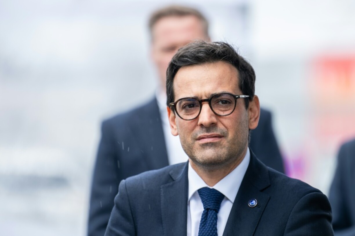 Le vice-président de la Commission européenne Stéphane Séjourné, ici photographié au parc des expositions de Stuttgart le 26 novembre 2025, porte la loi d'"accélération industrielle" sur le "Made in Europe"