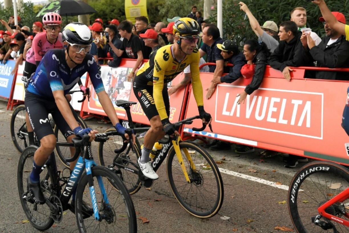 Les coureurs, éprouvés par les conditions dantesques, en finissent avec la 2e étape de La Vuelta, le 27 août 2023 à Barcelone