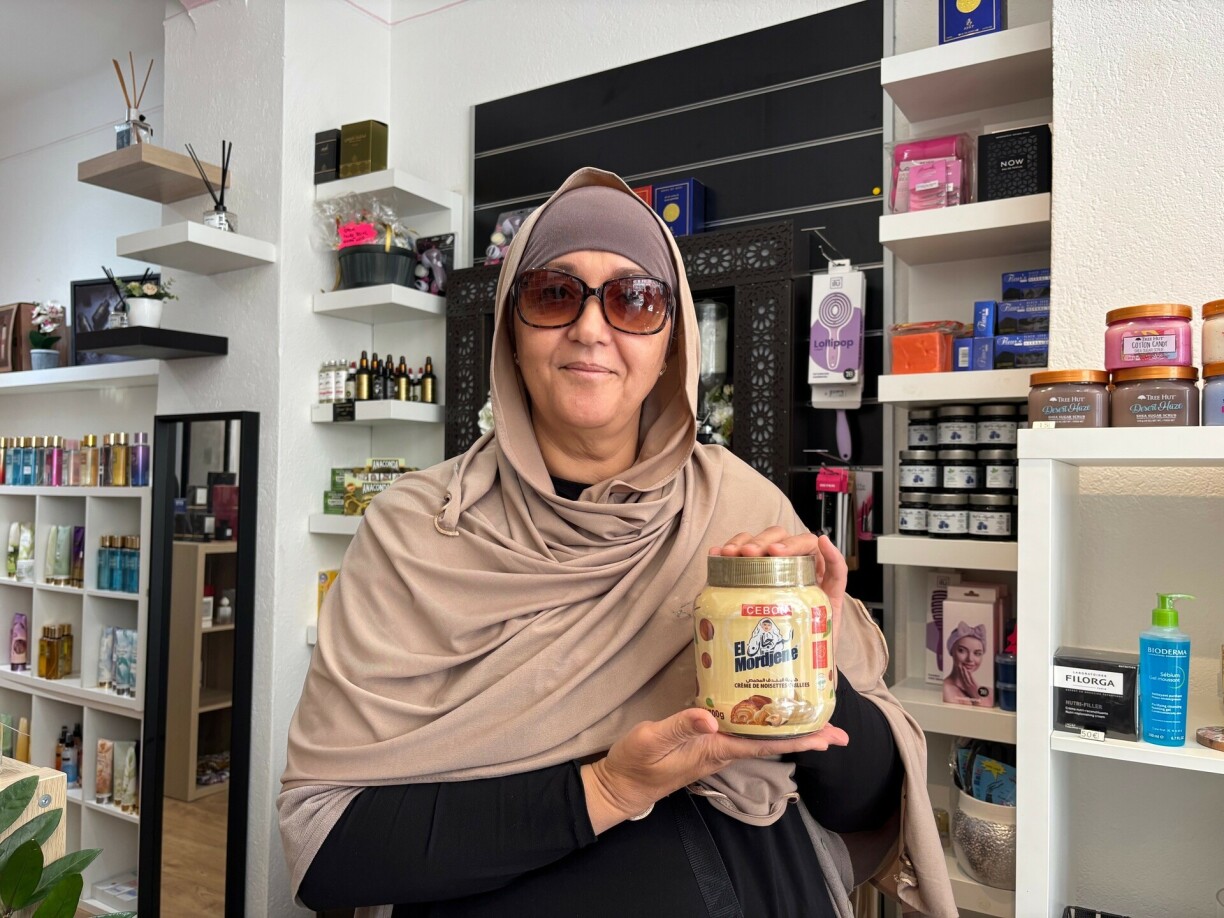 A customer in a shop in Esch.