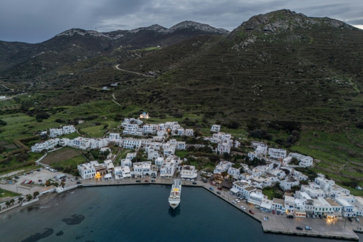 Vue du port de Katapola, sur l'île grecque d'Amorgos, le 14 février 2025
