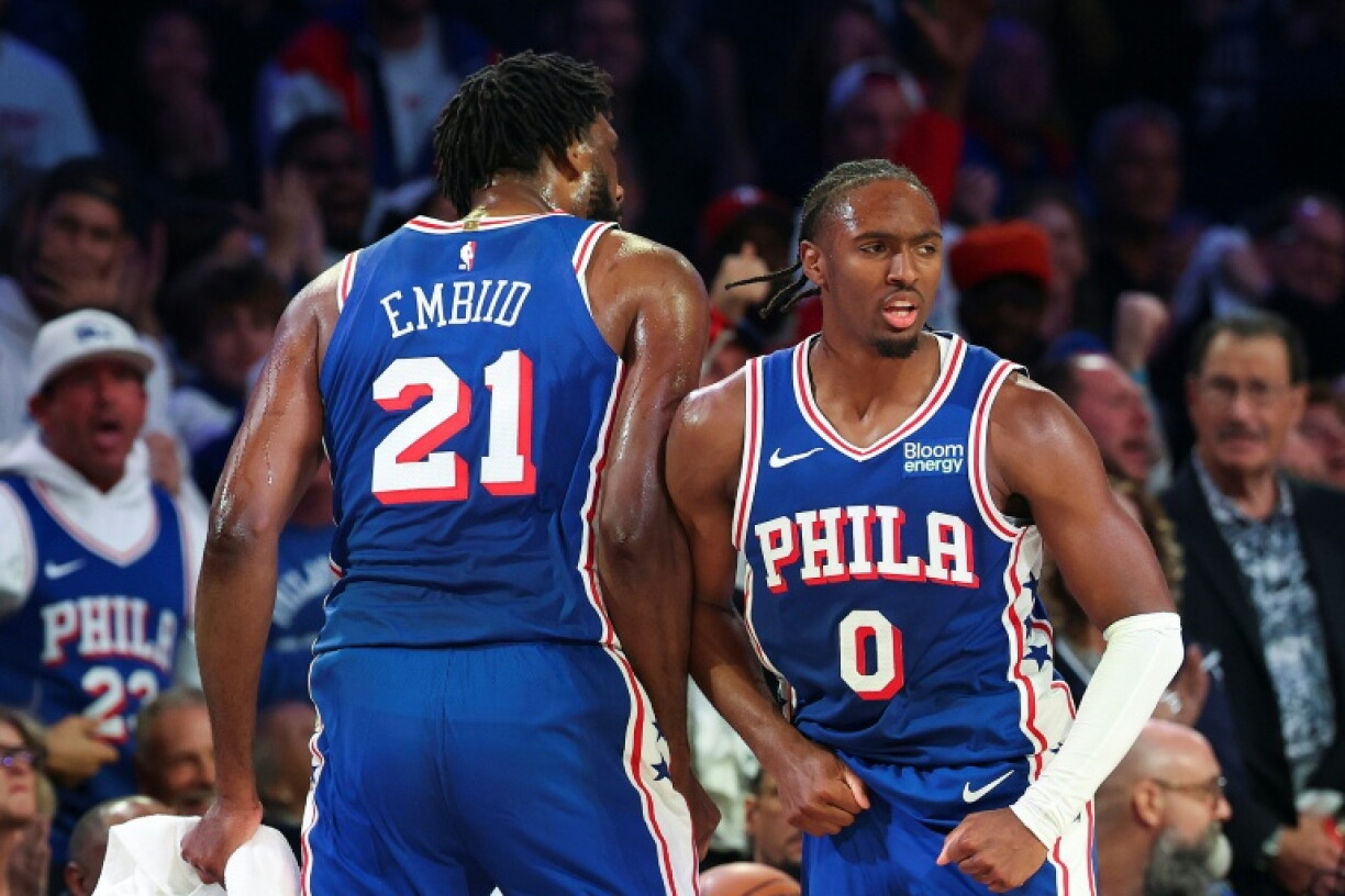 Tyrese Maxey et Joel Embiid contre Cleveland, à Philadelphie le 28 octobre 2026