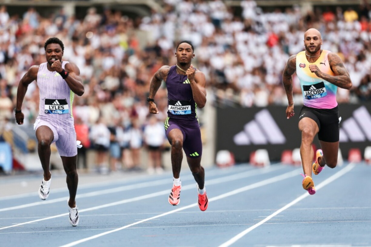 L'Italien Marcell Jacob (d) face aux Américains Noah Lyles (g) et Jordan Anthony lors du meeting de Paris, au stade Charléty, le 28 juin 2026