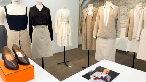 Items that belonged to legendary fashion designer Martin Margiela are to be auctioned in Paris on Thursday