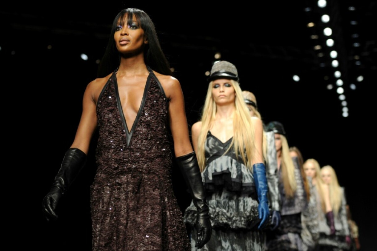 La mannequin Naomi Campbell en tête du défilé Roberto Cavalli automne-hiver 2012-2013, lors de la Fashion Week de Milan, le 27 février 2021