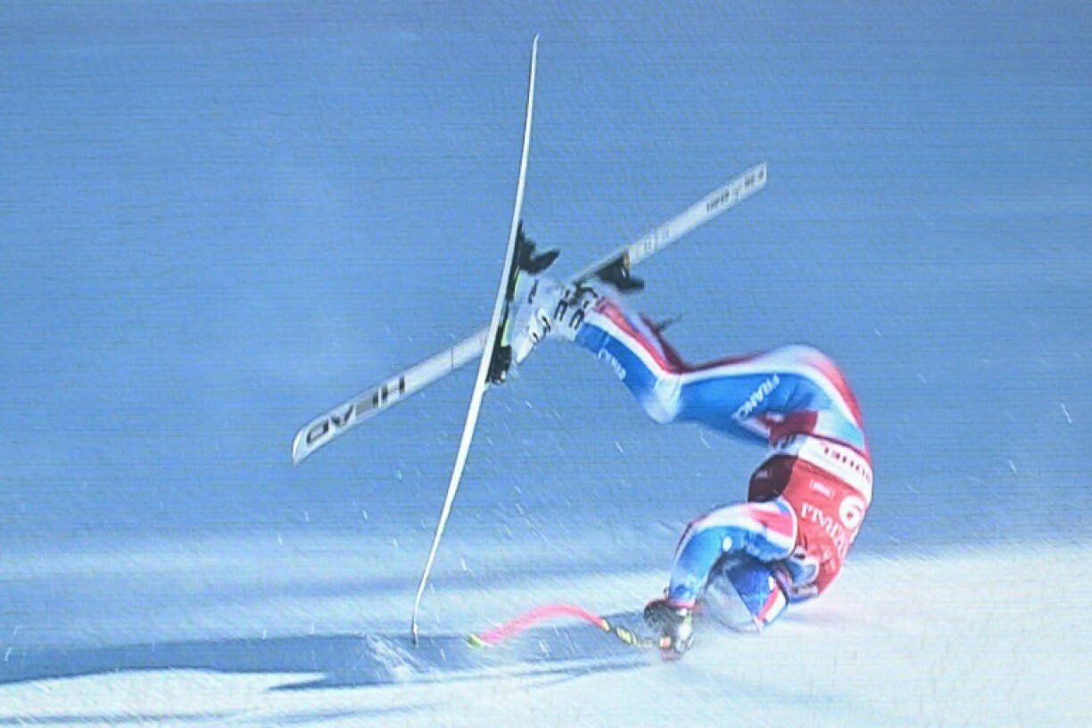 France's Alexis Pinturault crashes