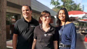 Tiago, Elia et Ysée, la responsable du restaurant, plongent leurs clients dans le noir pour leur faire vivre une expérience toute particulière, au Kirchberg.