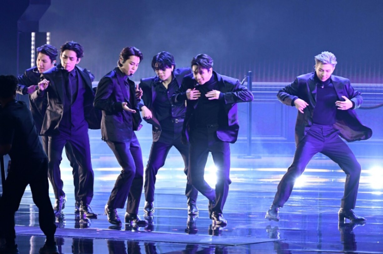 Le groupe sud-coréen BTS se produit sur la scène de la cérémonie des Grammy Awards, le 3 avril 2022 à Las Vegas (Etats-Unis)