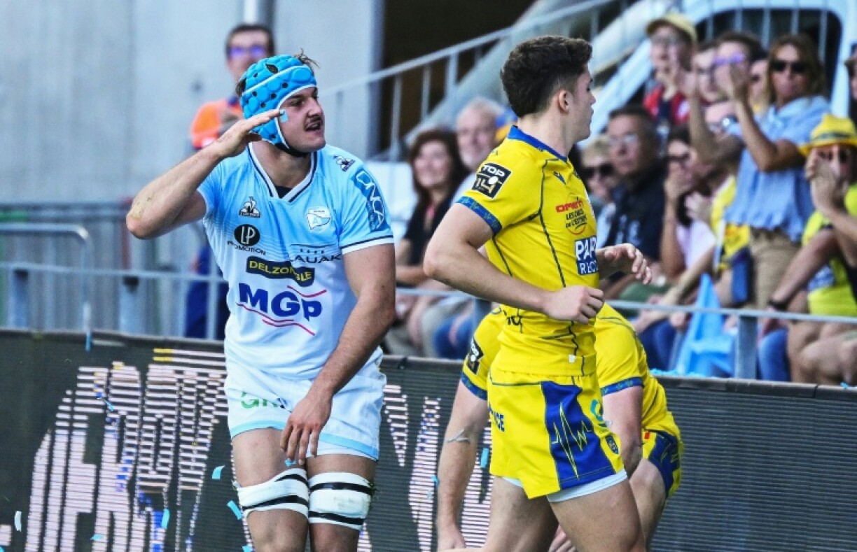 Bayonne's French flanker Esteban Capilla (L) grabbed his first try before wing Arnaud Erbinartegaray and scrum-half Baptiste Germain also crossed the whitewash