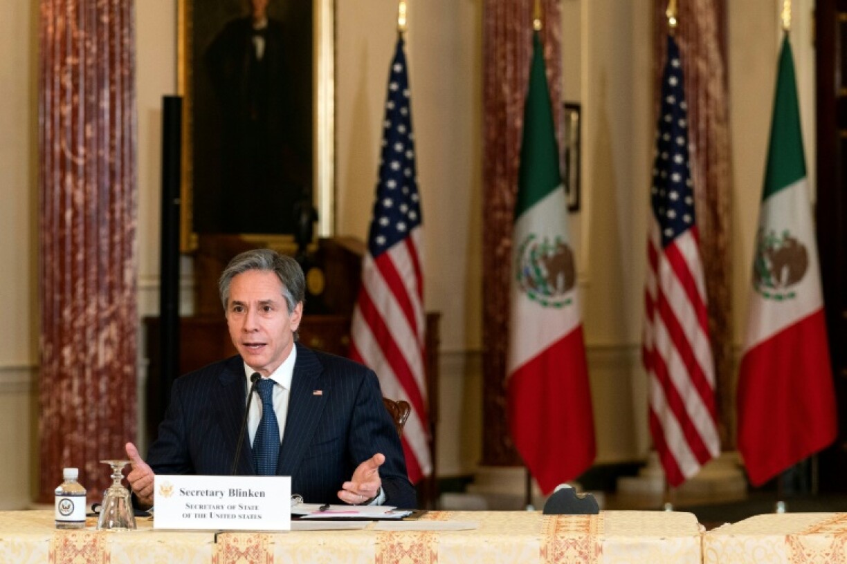 Le chef de la diplomatie américaine Antony Blinken s'entretient virtuellement avec son homologue mexicain Marcelo Ebrard, le 26 février 2021 à Washington