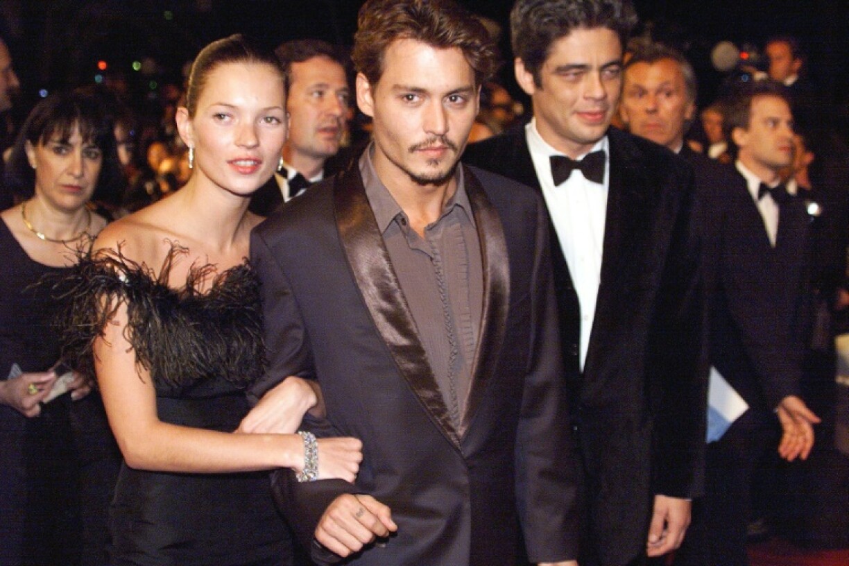Kate Moss (g), Johnny Depp (c) et Benito Del Toro (d) lors du Festival de Cannes, le 15 mai 1998