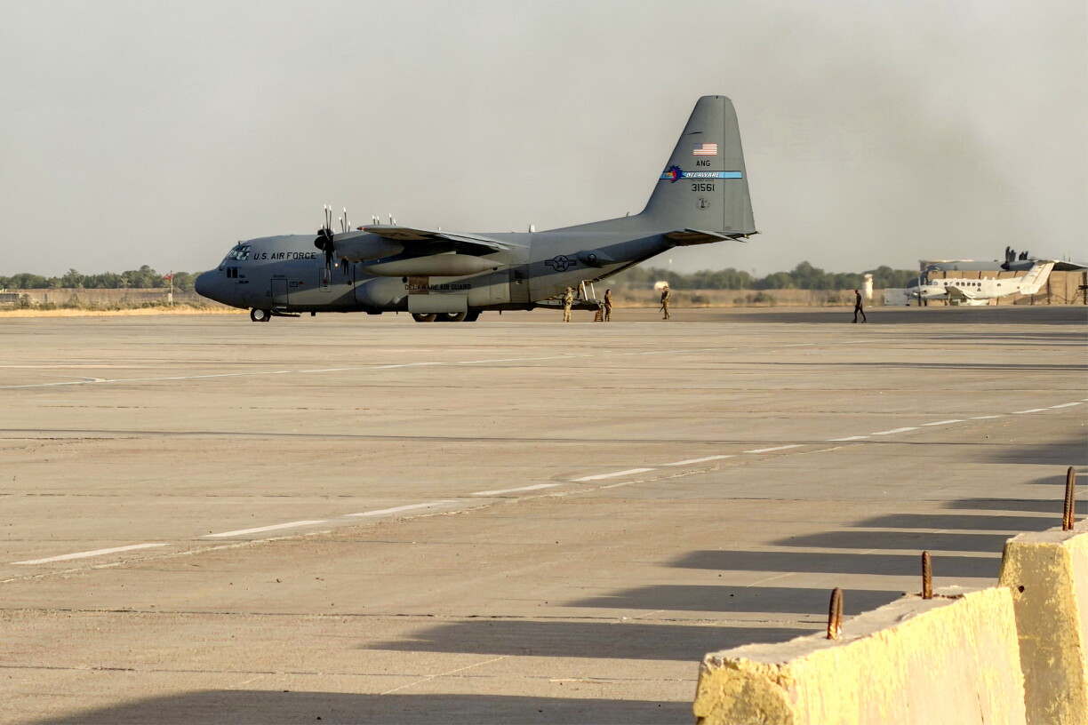 En Transportfliger vum US-Militär den 29. September 2026 op engem Fluchhafe bei Bagdad.