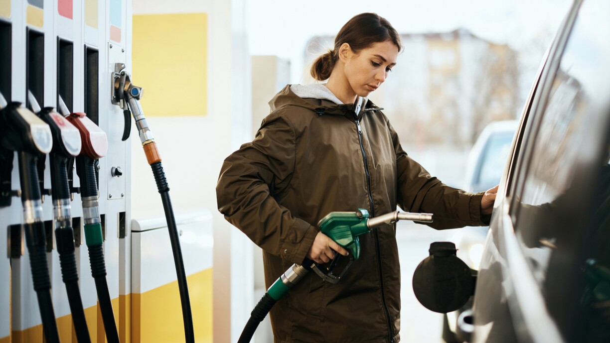 La taxe CO2 est prélevée directement lors d'un plein de carburant. Elle augmentera à nouveau l'an prochain.