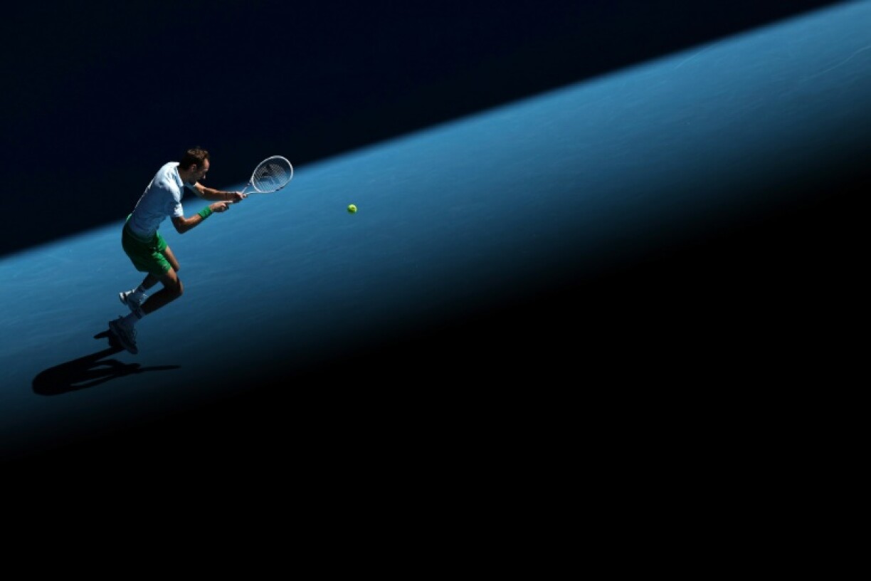 Le Russe Daniil Medvedev au premier tour de l'Open d'Australie face au Thaïlandais Kasidit Samrej, à Melbourne le 14 janvier 2025.