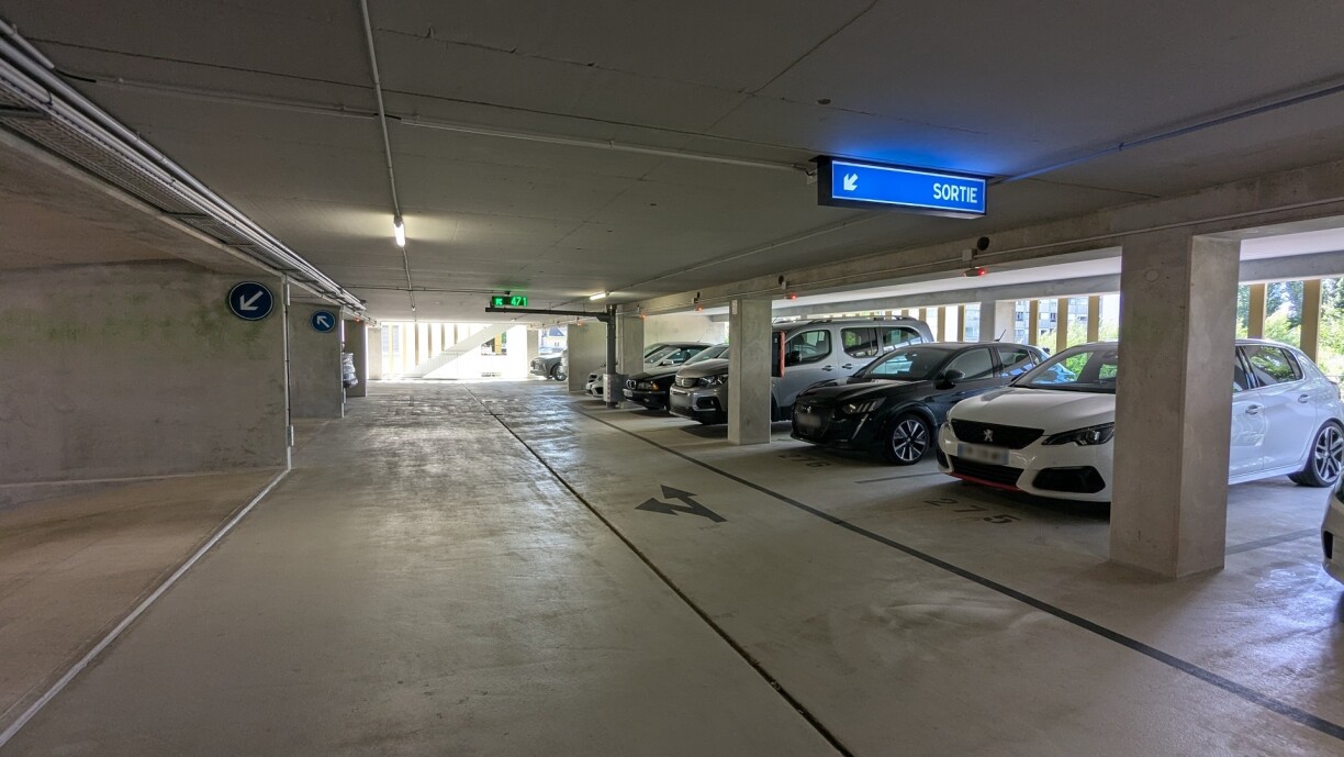Le parking compte 18 demi-niveaux, dont les premiers sont réservés aux résidents.