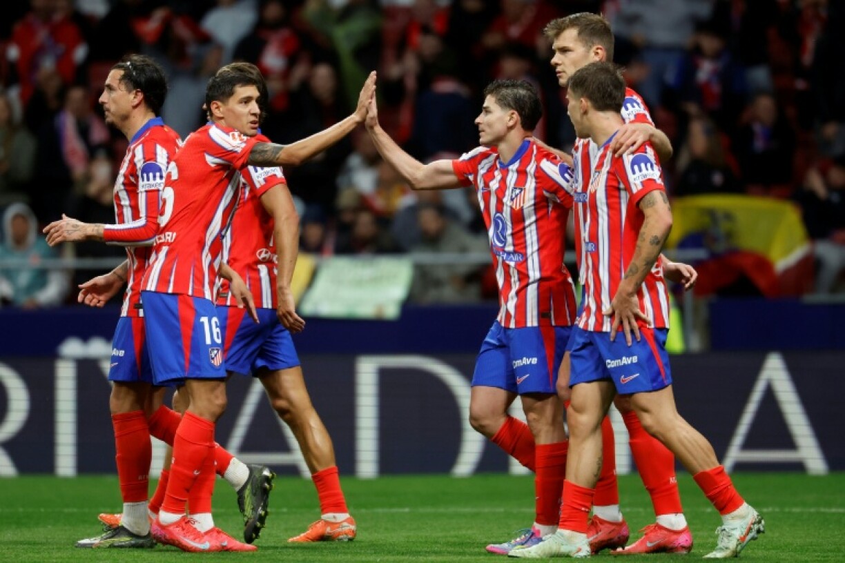 Atletico Madrid's Argentine forward Julian Alvarez (3R) celebrates scoring his team's third goal