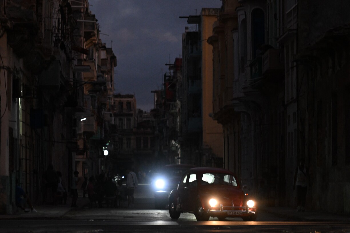 Schonn an der Nuecht op e Sonndeg gouf et op Kuba kee Stroum.