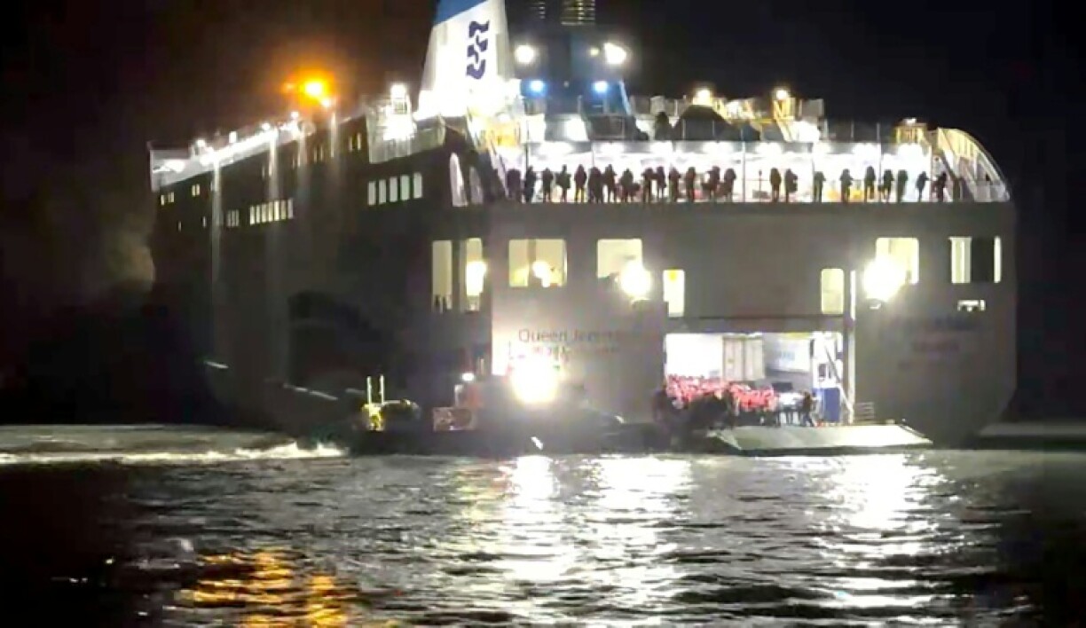 The passenger vessel was travelling from Jeju Island to the port city of Mokpo when it ran aground