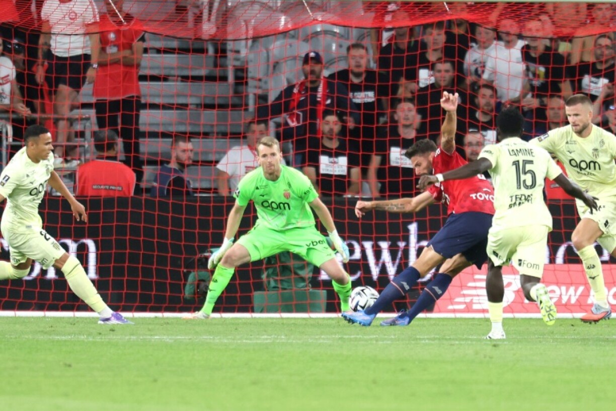 Olivier Giroud (C) firing in the winning goal for Lille