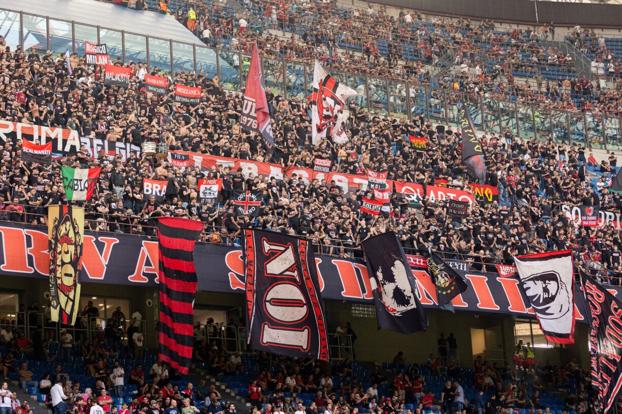 Des ultras milanais de la « Curva Sud ».