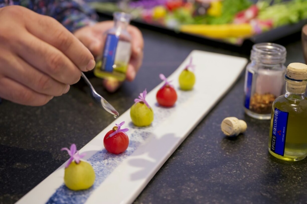 Pascal Garbe crée des saveurs en effectuant des tests avec ses plantations