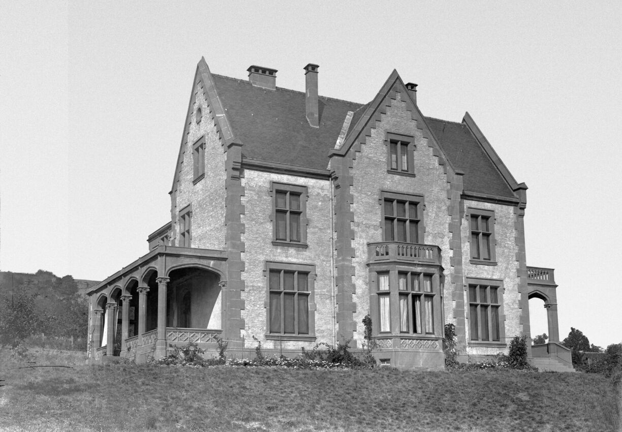 The old Tudor mansion