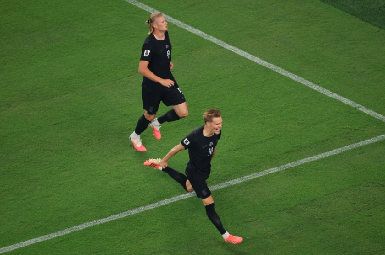 Les deux vedettes norvégiennes Erling Haaland et Martin Odegaard, lors du deuxième match de la Norvège au Mondial, le 22 juin 2026 face au Sénégal, à East Rutherford dans la banlieue de New York