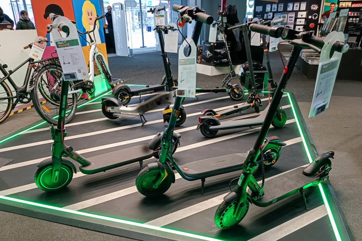 Les trottinettes se multiplient sur les routes. Mais les cas d'explosion de batteries également...