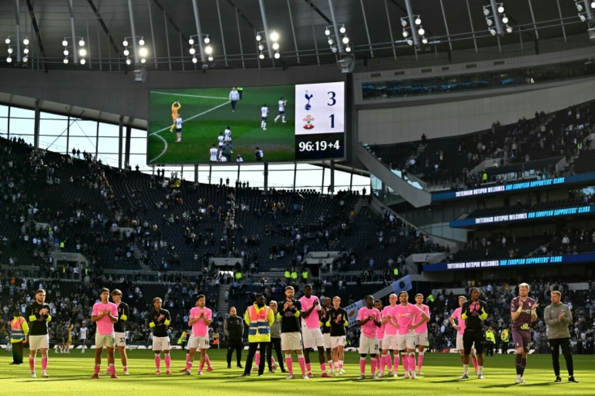 Southampton applaud their fans after relegation was confirmed