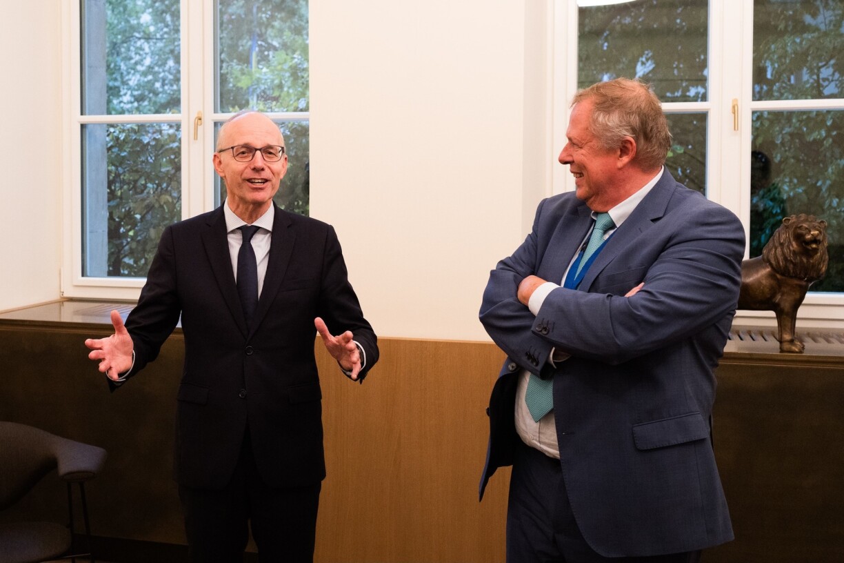 Vincent Magnus, ici en compagnie de Luc Frieden, a consolidé sa majorité à Arlon