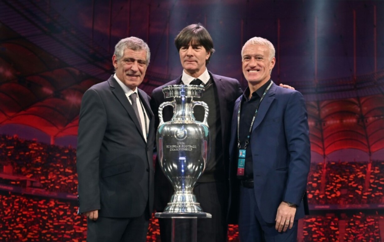 Les sélectionneurs du Portugal Fernando Santos, de l'Allemagne Joachim Löw et de la France Didier Deschamps lors du tirage au sort de l'Euro-2020 le 30 novembre 2019 à Budapest