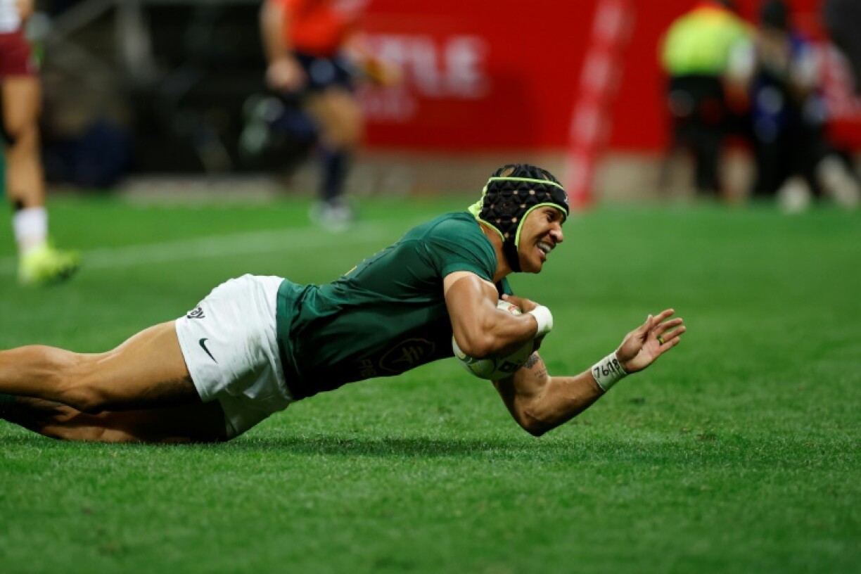 Edwill van der Merwe keeps his place in the South Africa squad ahead of Makazole Mapimpi after scoring four tries in their last two Tests against Georgia and Italy